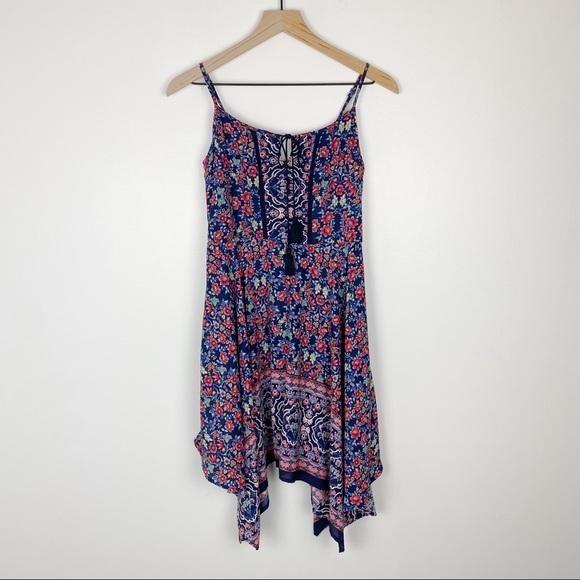 Dresses & Skirts - Floral handkerchief hem dress size small